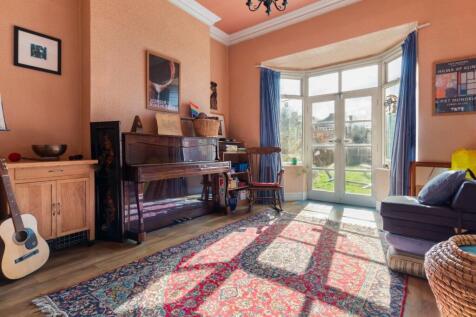 Sitting/Dining Room