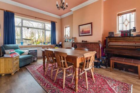 Sitting/Dining Room