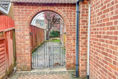Side Gate