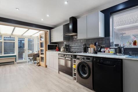 Kitchen/Sun Room