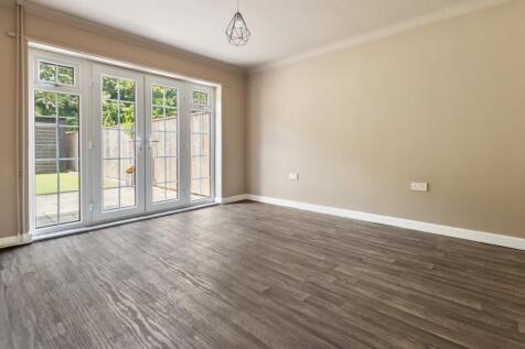 Bedroom/Dining Room