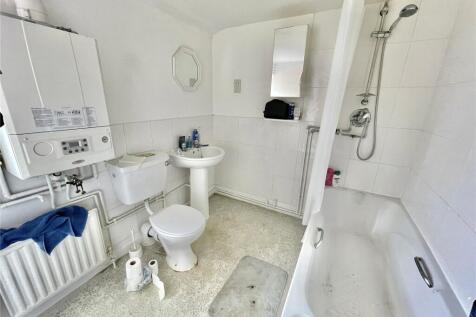 Flat 2 - Bathroom
