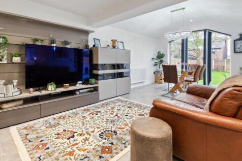 Sitting/Dining Area
