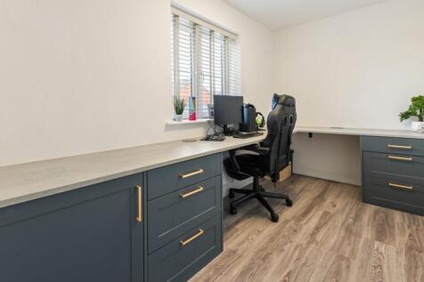 Bedroom 4/Office