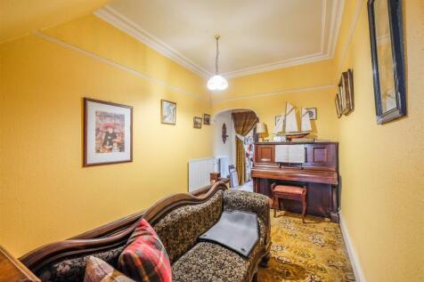 Large Hallway/ Study area