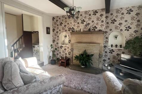12 Lees Room - Front room.jpg