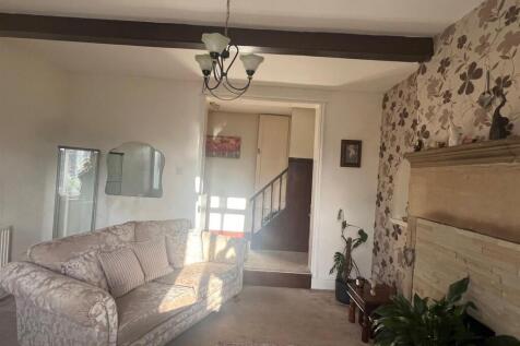 12 Lees Road - Front room.jpg