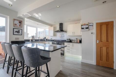 Kitchen/ Dining