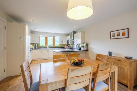 Kitchen/ Dining