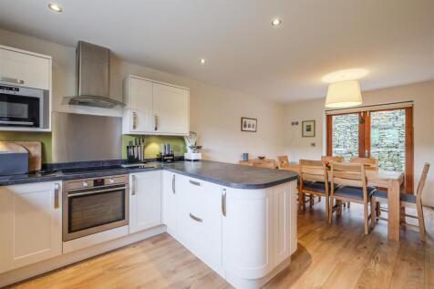 Kitchen/ Dining