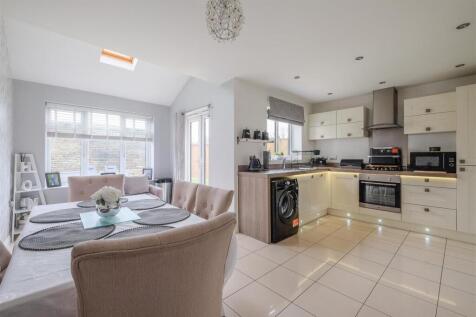 Kitchen/ Dining