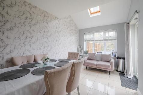 Kitchen/ Dining