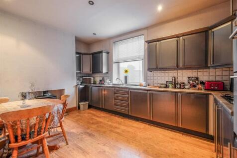 Kitchen/ Dining