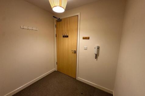 Entrance hallway.jpg