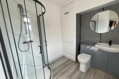 BATHROOM 2