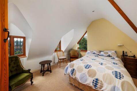Bedroom 1.jpg