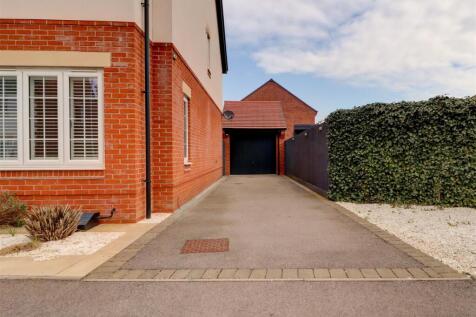Garage/Driveway