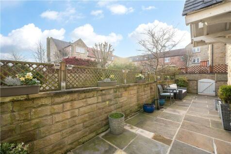 Forecourt Garden