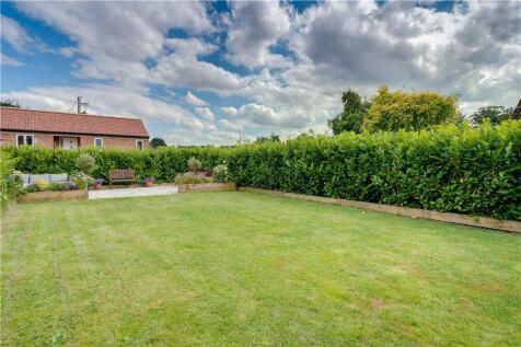 Rear Lawns