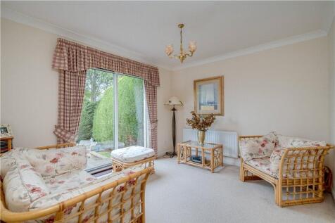 Snug/Dining Room