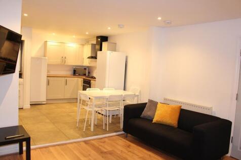 Kitchen through Loun