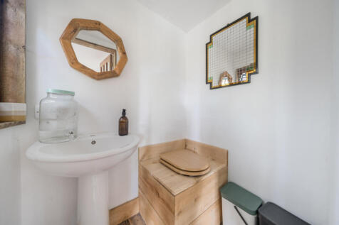 Garden Room WC
