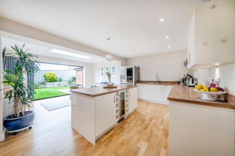 Kitchen/Diner/Family
