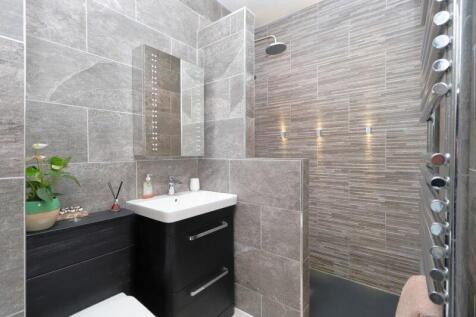 Master Bedroom En-Suite