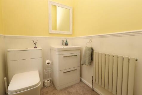 Bedroom 2 En-suite w.c.