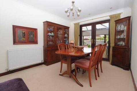 L-Shaped Through Living Room/Dining Room