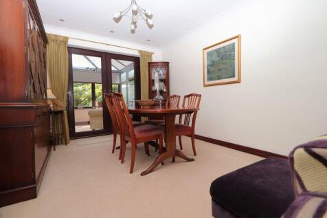 L-Shaped Through Living Room/Dining Room