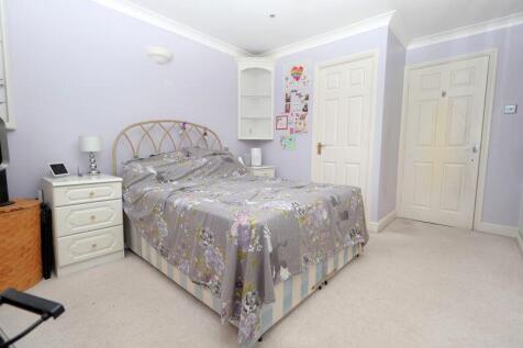 Master Bedroom En-Suite 