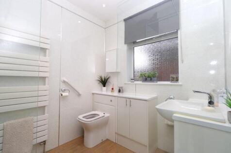 Bedroom 1 - En-Suite