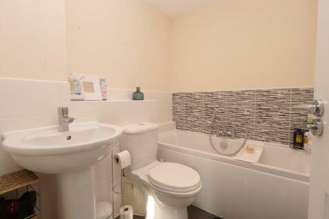 Family Bathroom (Second Floor)