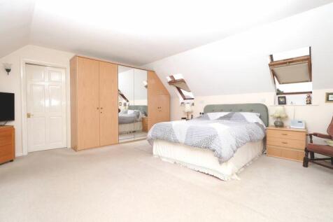 Master Bedroom (First Floor)