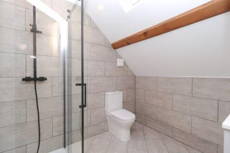 Master Bedroom En-Suite 