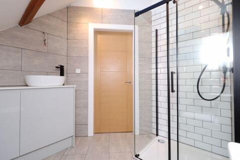 Master Bedroom En-Suite 