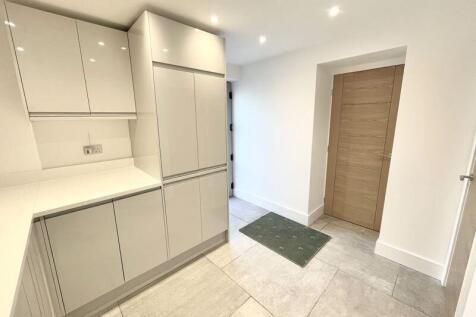 Utility Room / Side Entrance 