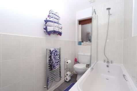 Family Bathroom (Second Floor)