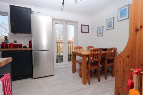 Dining Kitchen (First Floor)