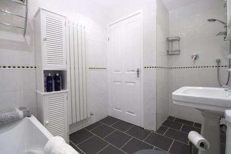 Family Bathroom/Wetroom 