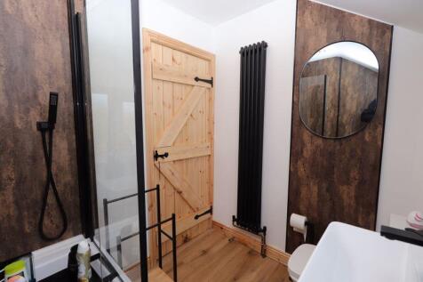 First Floor Family Bathroom 