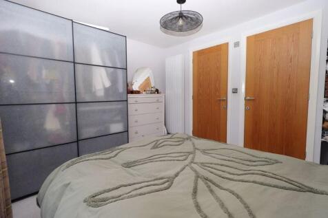 Master Bedroom En-Suite 