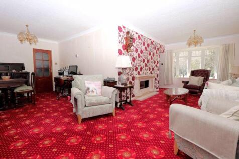 L-Shaped Lounge/Dining Room