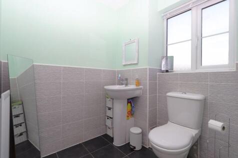 Bedroom 3 En-Suite (Second Floor)