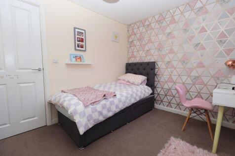 Bedroom 5 (First Floor)