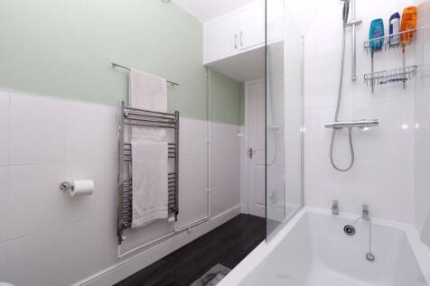 Family Bathroom (Ground Floor)