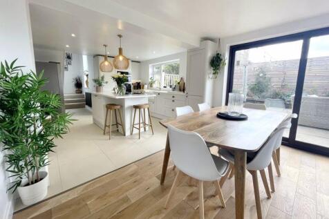 Kitchen/Diner/Living Area 