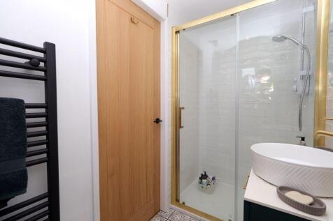 Master Bedroom En-Suite 
