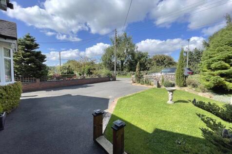 Front Garden &amp; Driveway